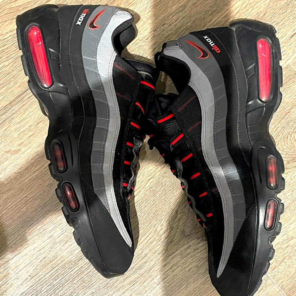 LIKE NEW: AIR MAX 95 Sz. 12
